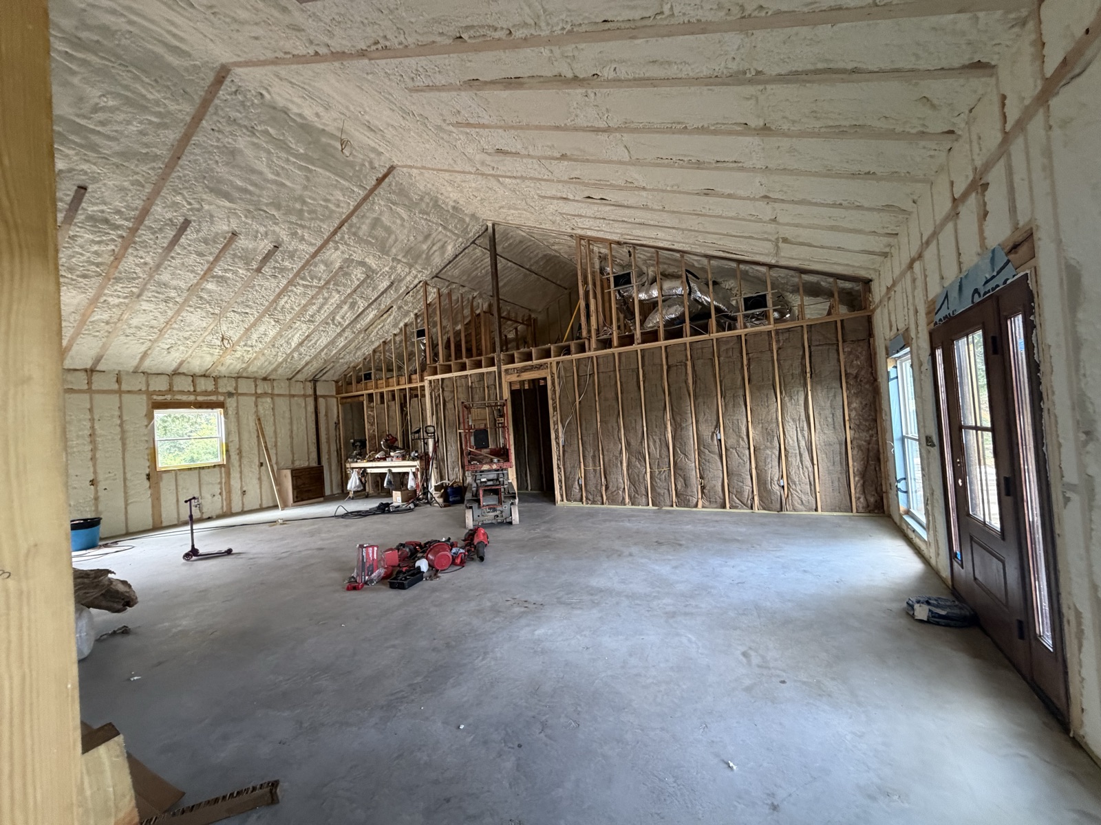 Open-cell spray foam ceiling and batt-insulated walls in an East Texas build